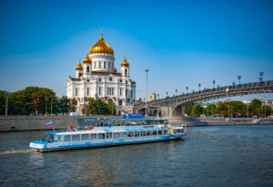 prosmotr-salyuta-9-maya-c-teplokhoda-alina-bravo-ot-prichala-krymskiy-most-02