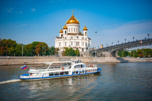 prosmotr-salyuta-9-maya-c-teplokhoda-kapitan-smolik-ot-prichala-park-gorkogo-02
