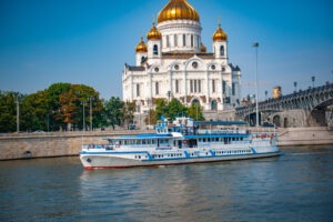 prosmotr-salyuta-9-maya-c-teplokhoda-restorana-organizator-ot-prichala-kievskiy-vokzal-03