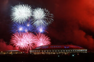 prosmotr-salyuta-9-maya-c-teplokhoda-vis-ot-prichala-park-gorkogo-01