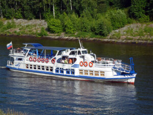 prosmotr-salyuta-9-maya-c-teplokhoda-vis-ot-prichala-park-gorkogo-03