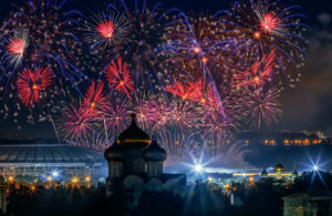 prosmotr-salyuta-9-maya-na-teplokhode-restorane-mikhail-sespel-ot-prichala-park-gorkogo-01