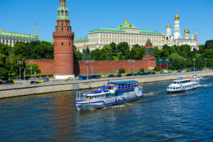 prosmotr-salyuta-9-maya-na-teplokhode-restorane-mikhail-sespel-ot-prichala-park-gorkogo-02