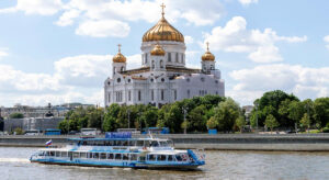 prosmotr-salyuta-na-den-pobedy-na-teplokhode-alina-bravo-ot-prichala-kiyevskiy-vokzal-02
