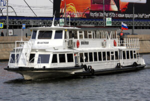 prosmotr-salyuta-v-chest-dnya-goroda-ot-prichala-vorobevy-gory-02