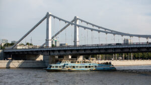 rechnaya-progulka-na-dizaynerskikh-teplokhodakh-moris-ili-volna-ot-kievskogo-vokzala-02