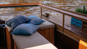 rechnaya-progulka-na-dizaynerskikh-teplokhodakh-moris-ili-volna-ot-kievskogo-vokzala-03