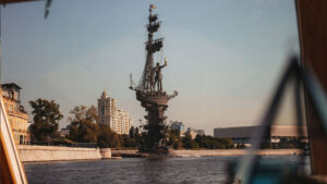 rechnaya-progulka-na-dizaynerskikh-teplokhodakh-moris-ili-volna-ot-kievskogo-vokzala-06