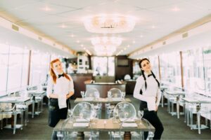 rechnaya-progulka-na-panoramnom-teplokhode-river-launzh-po-tsentru-moskvy-s-obedom-ili-uzhinom-03