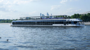 rechnaya-progulka-na-panoramnom-teplokhode-river-palas-ot-severnogo-rechnogo-vokzala-01