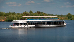 rechnaya-progulka-na-panoramnom-teplokhode-river-palas-ot-severnogo-rechnogo-vokzala-02