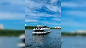 rechnaya-progulka-na-panoramnom-teplokhode-river-palas-ot-severnogo-rechnogo-vokzala-03