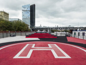 rechnaya-progulka-na-posledniy-zvonok-2020-na-komfortabelnom-teplokhode-loft-boat-06