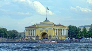 rechnaya-progulka-na-teplokhode-po-sankt-peterburgu-03