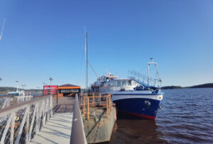 rechnaya-progulka-na-teplokhode-v-ladozhskiye-shkhery-01