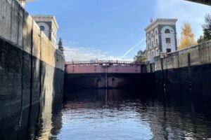 rechnaya-progulka-na-teplokhode-vykhodnogo-dnya-v-podvore-pokrovskogo-monastyrya-09