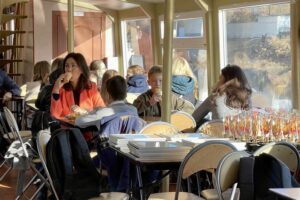 rechnaya-progulka-na-teplokhode-vykhodnogo-dnya-v-podvore-pokrovskogo-monastyrya-11