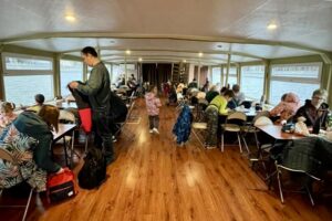 rechnaya-progulka-na-teplokhode-vykhodnogo-dnya-v-podvore-pokrovskogo-monastyrya-12