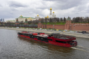 rechnaya-progulka-na-unikalnom-teplokhode-parikhod-rio-1-v-den-rossii-02