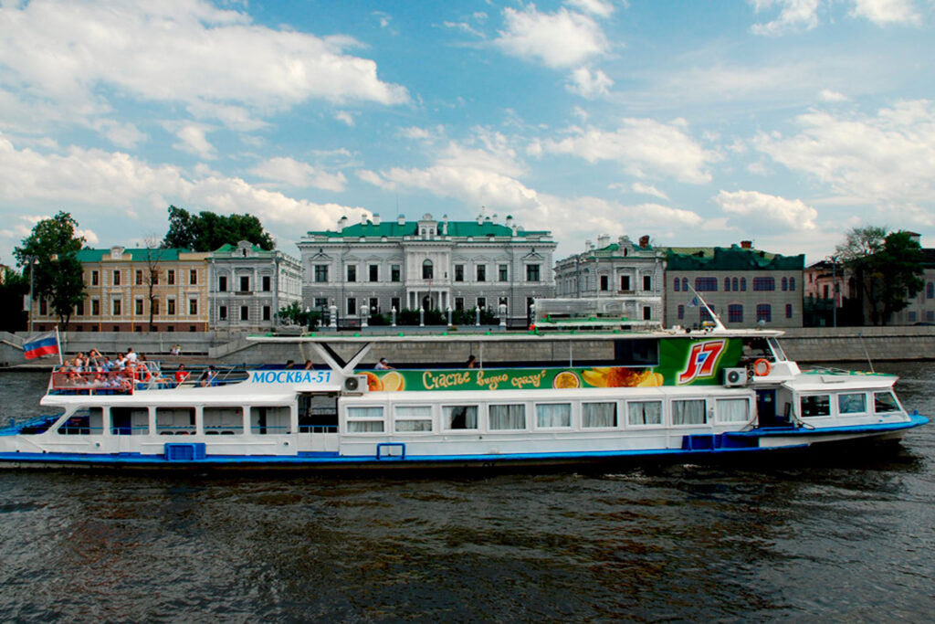 rechnaya-progulka-ot-moskva-siti-do-parka-zaryade-04