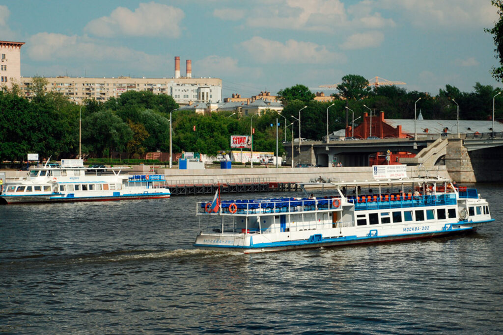 rechnaya-progulka-ot-moskva-siti-do-parka-zaryade-05