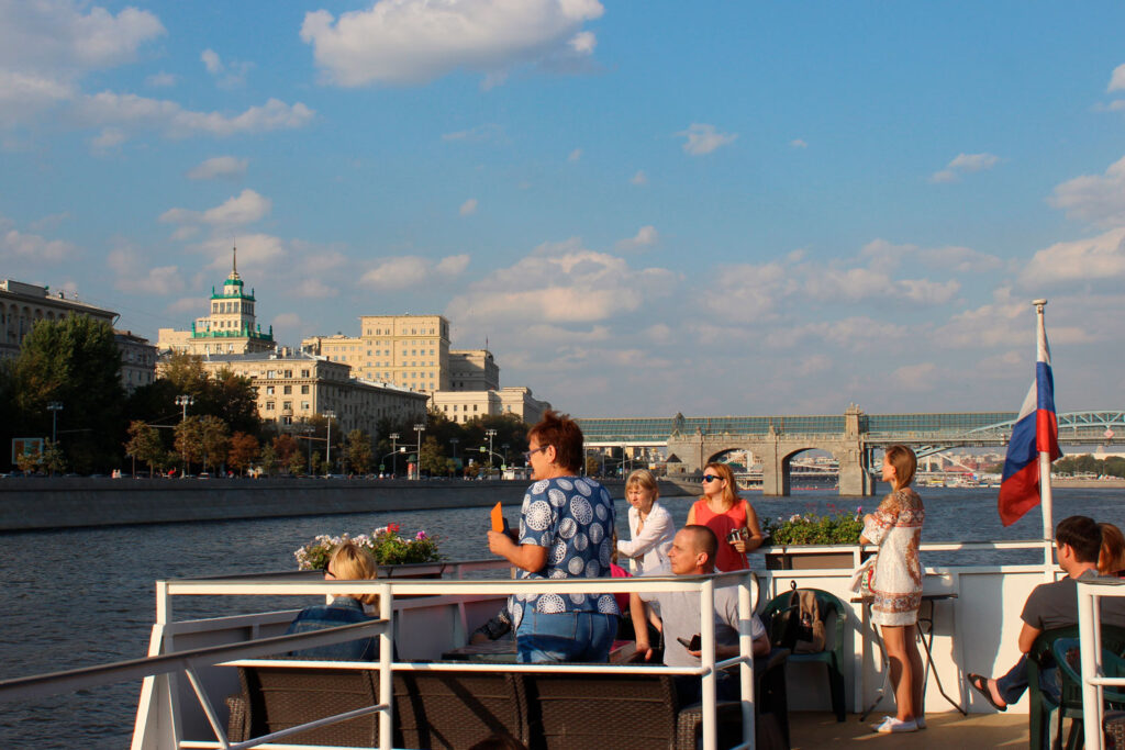 rechnaya-progulka-ot-moskva-siti-do-parka-zaryade-14