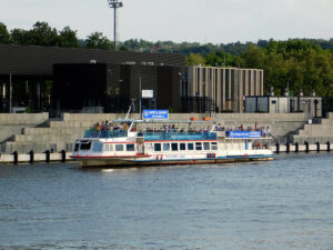 rechnaya-progulka-ot-moskva-siti-s-prosmotrom-salyuta-v-den-goroda-04