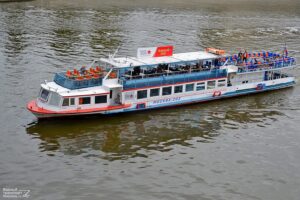 rechnaya-progulka-ot-moskva-siti-s-prosmotrom-salyuta-v-den-goroda-05