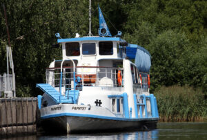 rechnaya-progulka-ot-moskva-siti-s-prosmotrom-salyuta-v-den-goroda-09