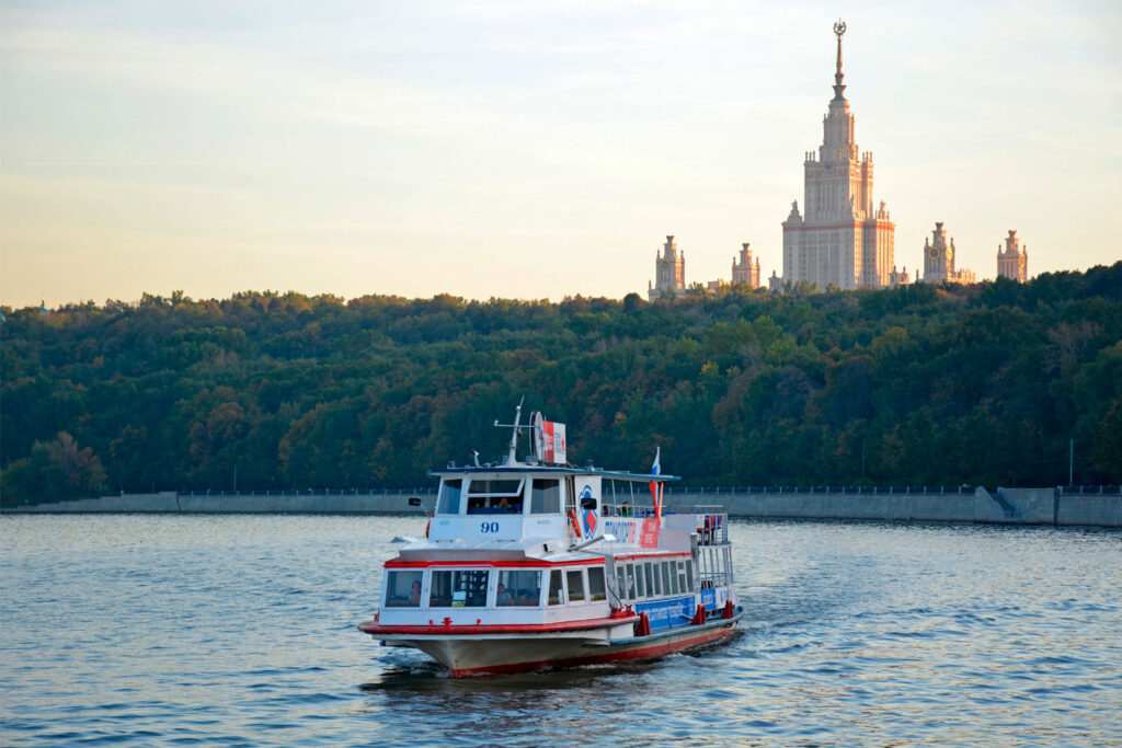 rechnaya-progulka-ot-parka-zaryade-do-moskva-siti-03