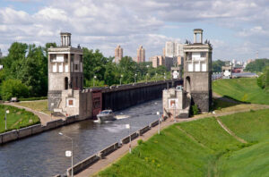 rechnaya-progulka-ot-severnogo-rechnogo-vokzala-do-moskva-siti-s-prokhozhdeniyem-shlyuzov-02