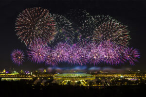 rechnaya-progulka-ot-zaryadya-s-prosmotrom-salyuta-v-den-goroda-02