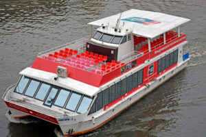 rechnaya-progulka-po-centru-moskvy-na-teplohodah-snegiri-04