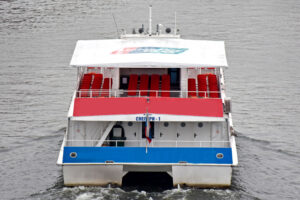 rechnaya-progulka-po-centru-moskvy-na-teplohodah-snegiri-05