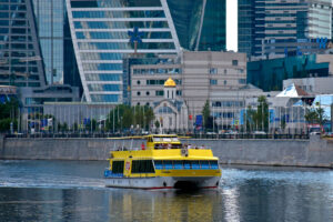 rechnaya-progulka-po-centru-moskvy-na-teplohodah-snegiri-06