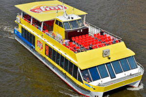 rechnaya-progulka-po-centru-moskvy-na-teplohodah-snegiri-13