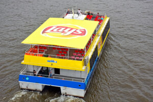 rechnaya-progulka-po-centru-moskvy-na-teplohodah-snegiri-14