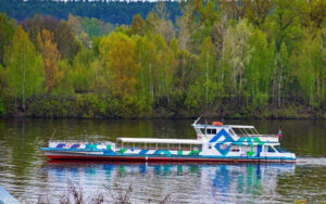 rechnaya-progulka-po-reke-volge-na-teplokhode-kazanskiy-akkordeon-02