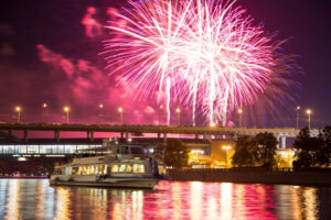 rechnaya-progulka-po-tsentru-moskvy-s-prosmotrom-feyerverka-v-den-rossii-12-iyunya-02