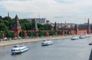 rechnaya-progulka-po-tsentru-moskvy-s-uzhinom-ili-obedom-ot-parka-zaryade-01