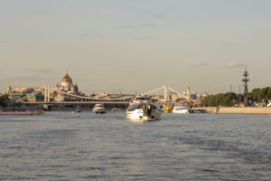 rechnaya-progulka-po-unikalnomu-marshrutu-ot-vorobyovykh-gor-do-parka-zaryade-07