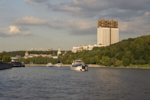 rechnaya-progulka-po-unikalnomu-marshrutu-ot-vorobyovykh-gor-do-parka-zaryade-09