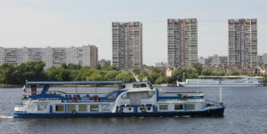 rechnaya-progulka-po-yugu-moskvy-ot-parka-kolomenskoe-na-teplokhode-indigo-01