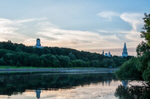 rechnaya-progulka-po-yugu-moskvy-ot-parka-kolomenskoe-na-teplokhode-indigo-02