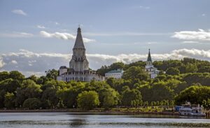 rechnaya-progulka-po-yugu-moskvy-ot-parka-kolomenskoe-na-teplokhode-indigo-03