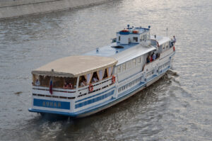 rechnaya-progulka-po-yugu-moskvy-ot-parka-kolomenskoe-na-teplokhode-indigo-05