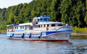 rechnaya-progulka-po-yugu-moskvy-ot-parka-kolomenskoe-na-teplokhode-indigo-06