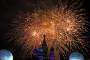 rechnaya-progulka-s-prosmotrom-prazdnichnogo-feyerverka-festivalya-spasskaya-bashnya-02