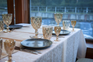 rechnaya-progulka-s-prosmotrom-salyuta-9-maya-na-teplokhode-legenda-014