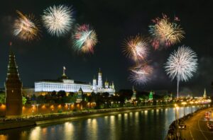 rechnaya-progulka-s-prosmotrom-salyuta-pobedy-9-maya-ot-prichala-patriarshiy-most-02